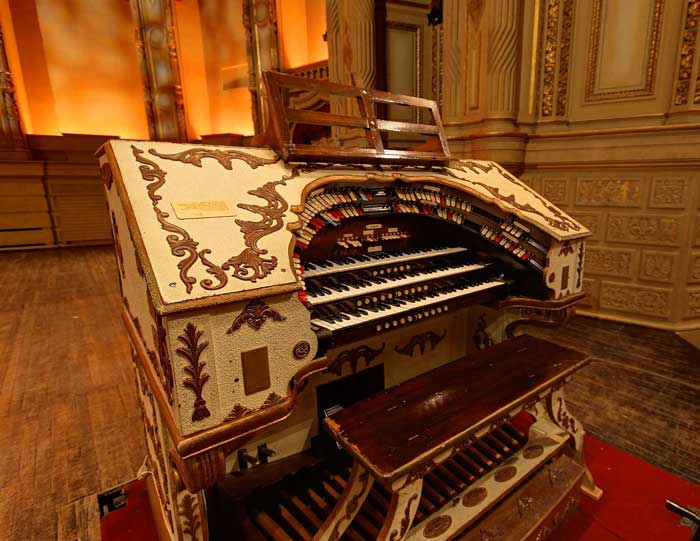 Wurlitzer organ in Vancouver