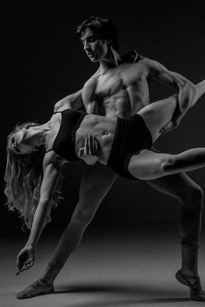 two ballet dancers with beautiful bodies