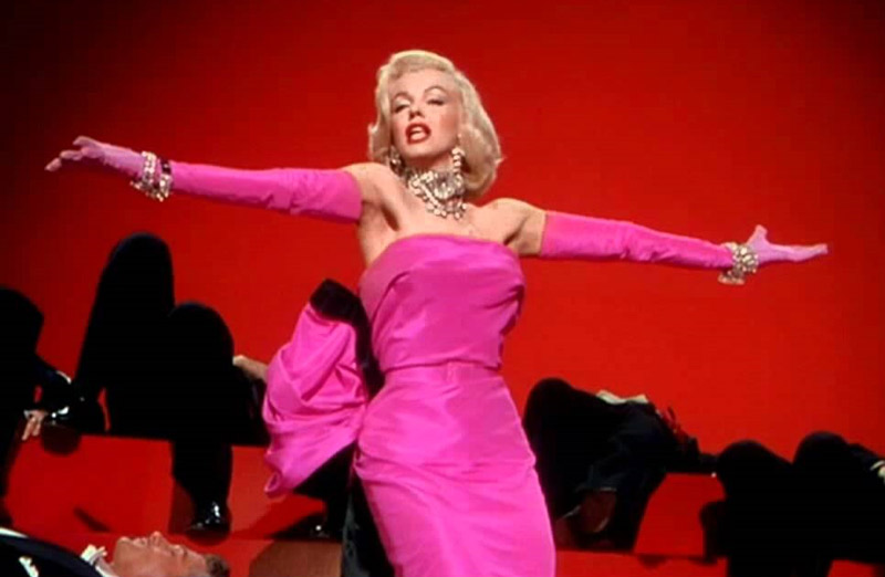 Marilyn Monroe in pink dress