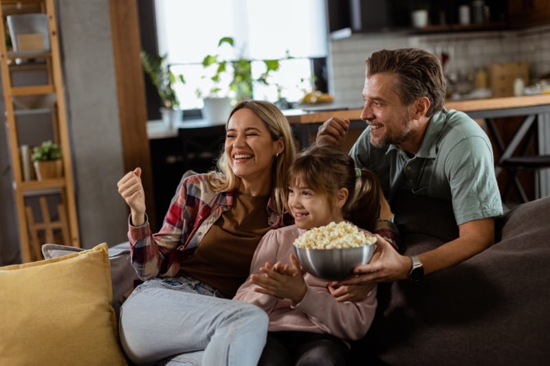 family-watching-moies