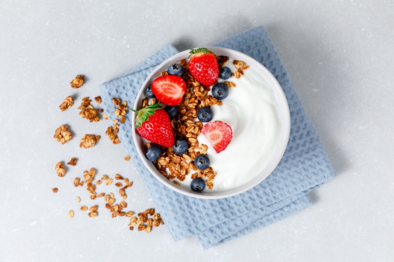 Greek-Yogurt-with-Berries